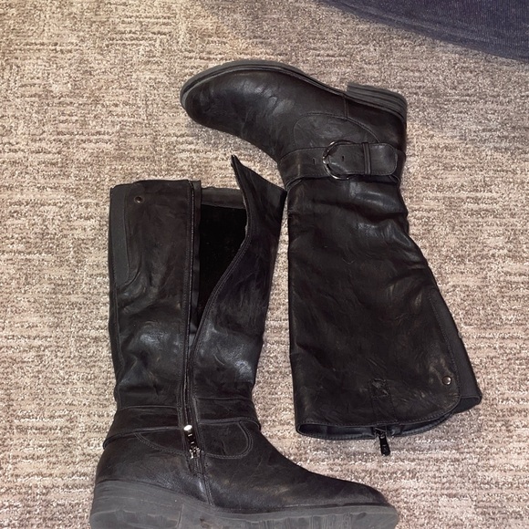 Sleek Black Over the Knee Boots - Picture 4 of 4